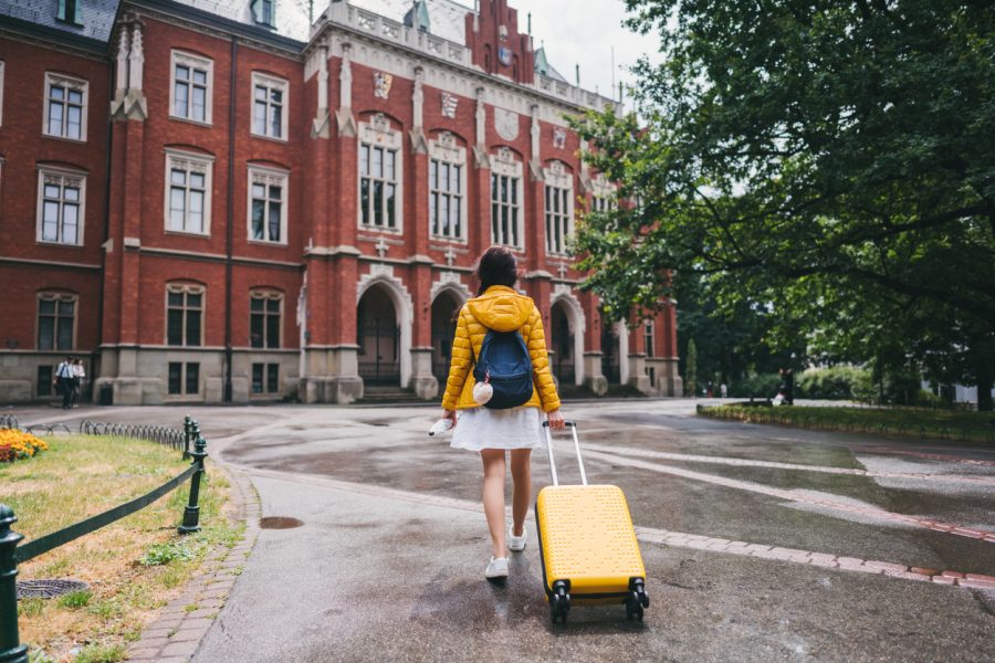 exchange-student-arriving-at-campus